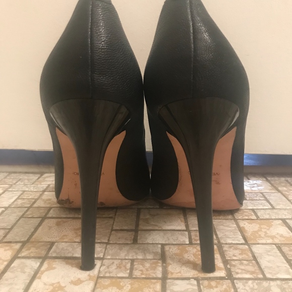 Black BCBG Peep Toe Pumps - size 7.5 - Picture 3 of 5